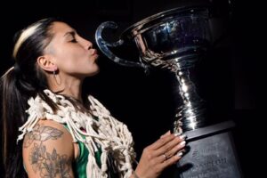 Es figura de la Liga Nacional, pero nunca dejó de jugar al básquet callejero y la NBA la eligió como influencer: la cautivante historia de Mica González