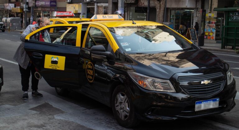 El Gobierno porteño oficializó un aumento del 50% en la tarifa de taxi