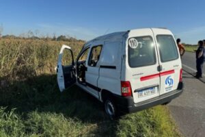 Pergamino – El vehículo de Vialidad bonaerense despistó y volcó en la Ruta N°8